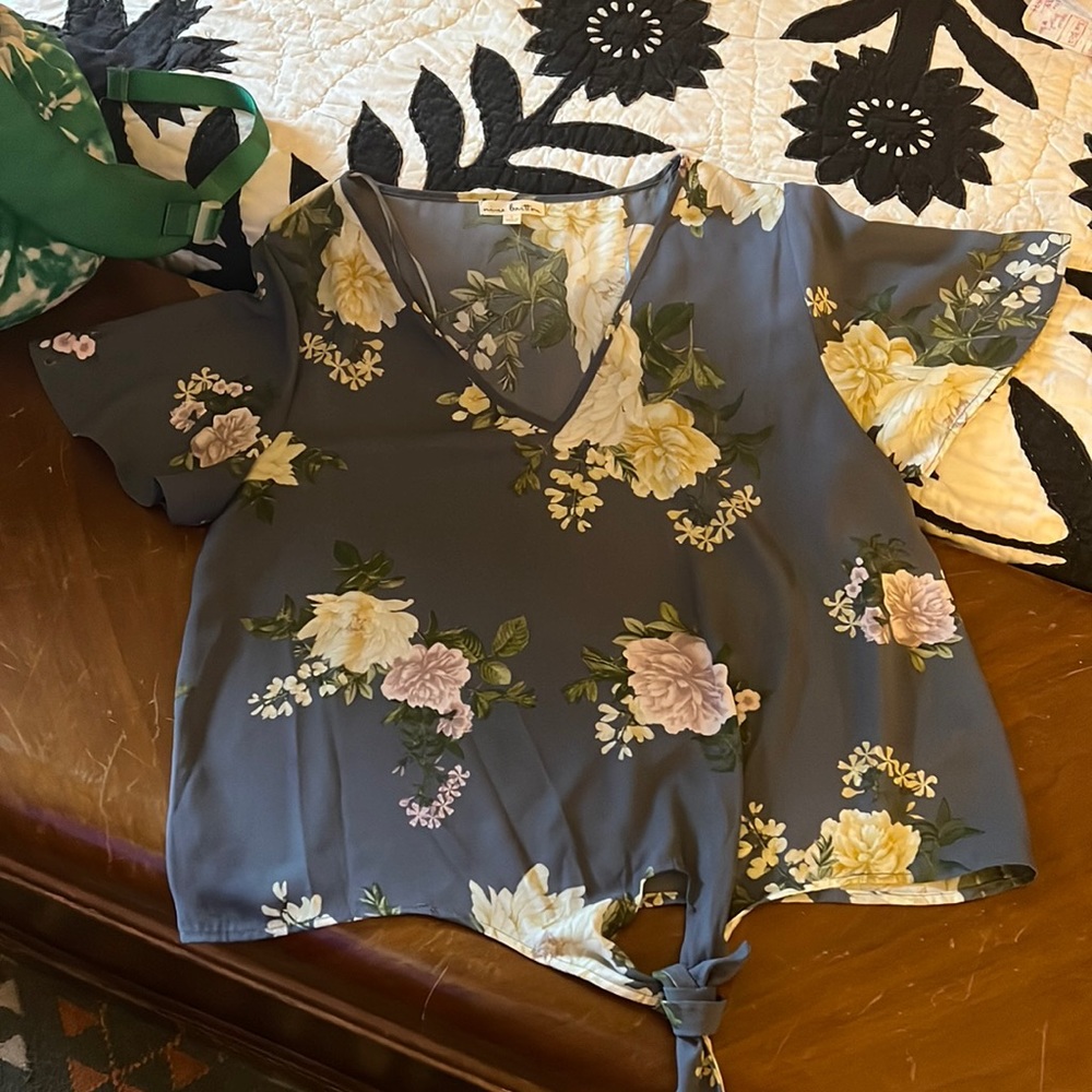 Nine Britton super cute top with front tie from Stitchfix